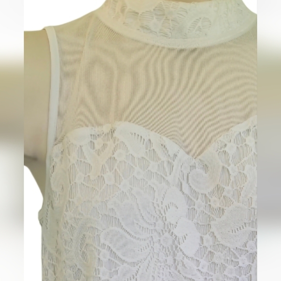 EVE&MADDIE Sleeveless Lined Lace High Collar Top Keyhole Back White Size Medium - Picture 2 of 10